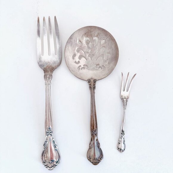 GORHAM STERLING SILVER CHANTILLY SERVING FORK TOMATO SERVER LEMON FORK - Picture 1 of 9